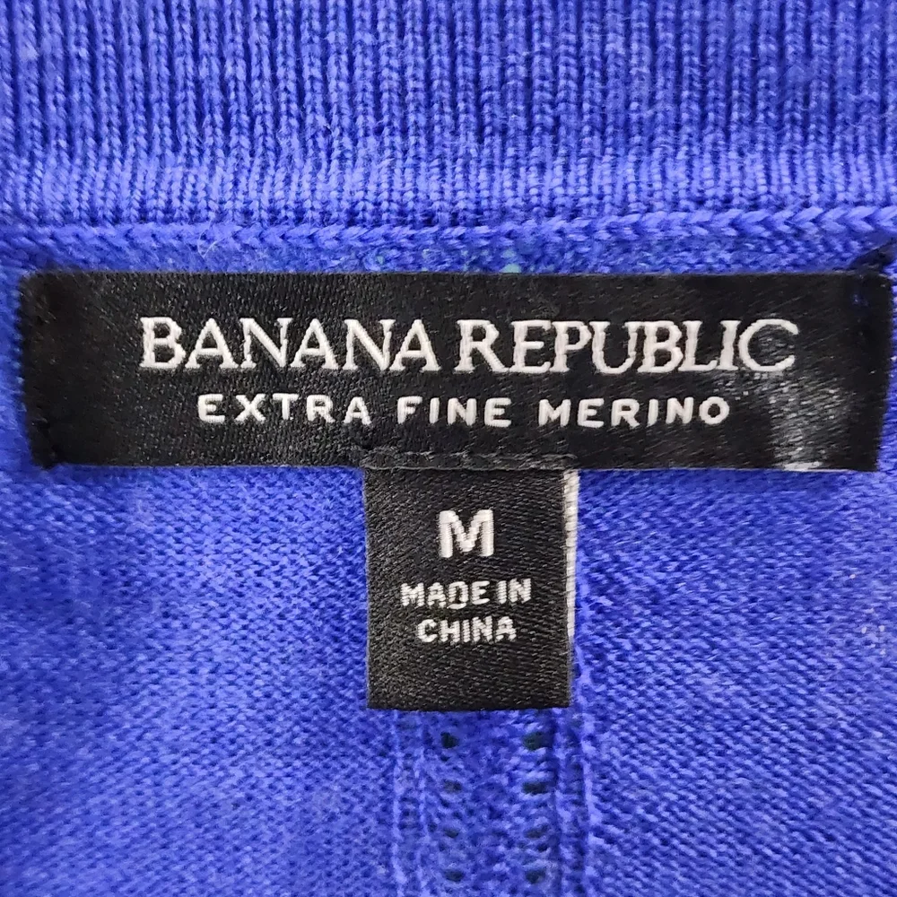 Banana Republic Extra Fine Merino Wool V-Neck Sweater Royal Purple size Medium
